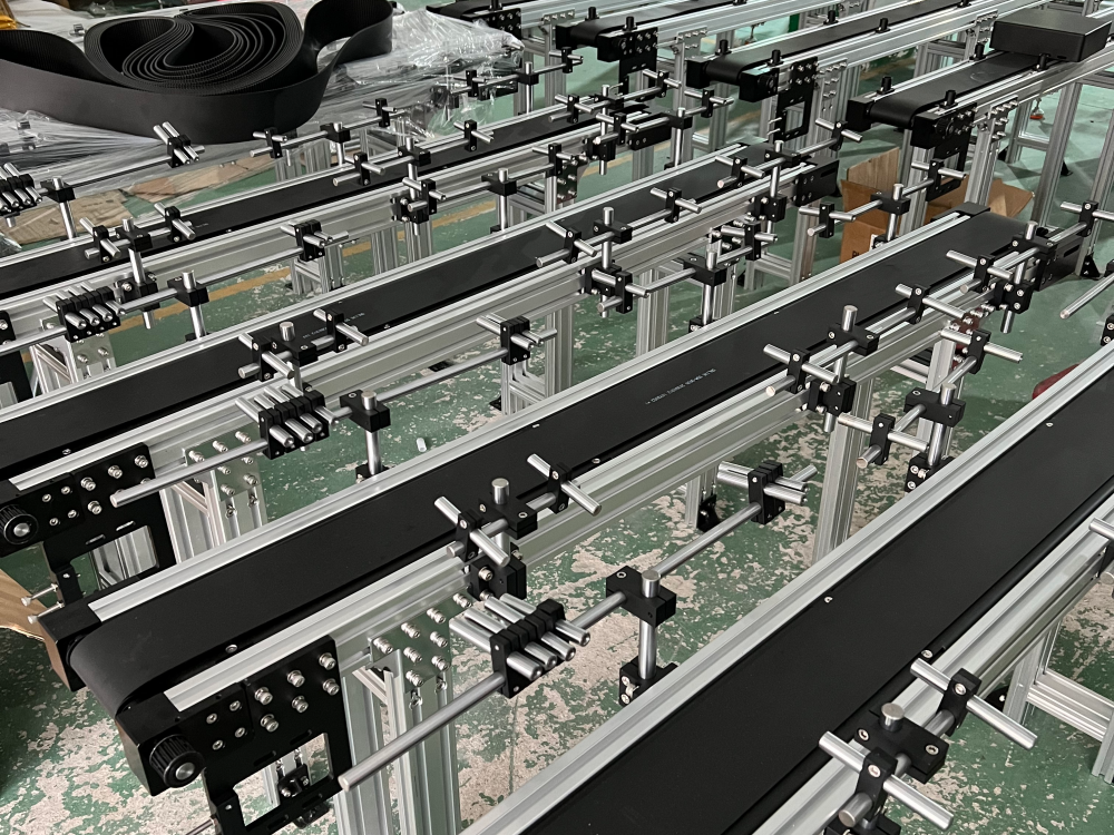Flexible Conveyor System with Adjustable Guide Rails